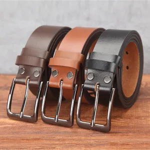Cinture da uomo in vera pelle con classiche fibbie in metallo nei colori nero e marrone