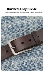 Détail d'une boucle de ceinture en alliage solide argenté avec finition brossée