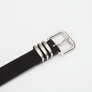 Ceinture noire en daim pour femme avec boucle carrée argentée et trois passants métalliques