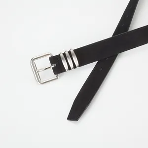 Ceinture femme en cuir suédé noir avec boucle argentée carrée et boucles métalliques