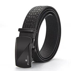 Ceinture pour homme à boucle automatique en cuir noir avec gaufrage crocodile