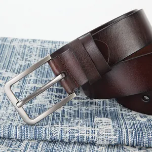 Ceinture homme en cuir véritable marron foncé avec boucle argentée mate et surpiqûres fines