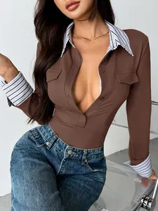 Body marron ajusté pour femme avec manches contrastées à rayures et col rabattu