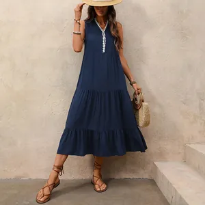 Robe longue d'été à col en V et volants bleu marine avec jupe à plusieurs niveaux