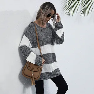 Maglione in maglia a righe grigie e bianche da donna, vestibilità ampia e stile casual