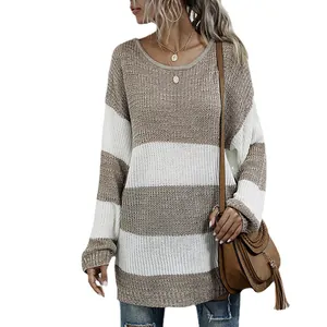 Maglione oversize a righe da donna in kaki e bianco con un girocollo casual e alla moda