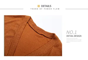Gros plan du cardigan orange foncé à col en V montrant la maille côtelée détaillée