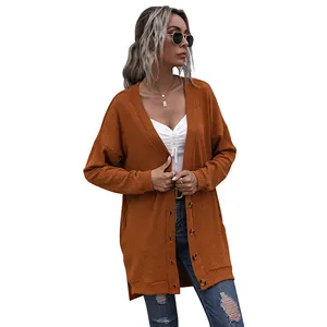 Gilet long en maille pour femme rouge brique avec col en V et texture côtelée