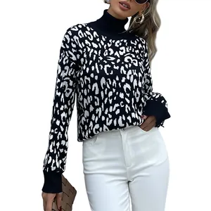 Pull à col roulé pour femmes avec motif léopard classique et bords-côtes