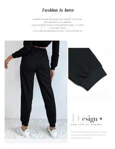 Détail du jogging noir avec chevilles côtelées et taille haute élastique confortable