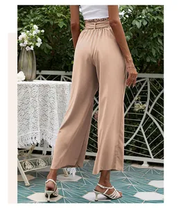 Vue arrière du pantalon large pour femme à taille paper-bag en marron clair