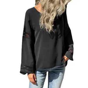 Camicetta nera da donna con maniche lunghe in pizzo traforato e scollo rotondo stile bohémien