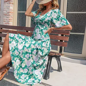 Robe longue verte à fleurs avec col en V et manches volantées pour l'été et vacances
