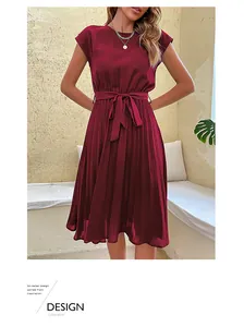 Detail of burgundy short-sleeved pleated dress with waist tie and round neckline