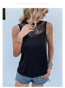 Dettaglio del top nero senza maniche con inserto in pizzo a V e scollo rotondo classico