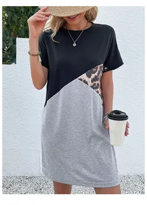 Robe t-shirt ample en extérieur avec détails en patchwork noir, gris et imprimé léopard