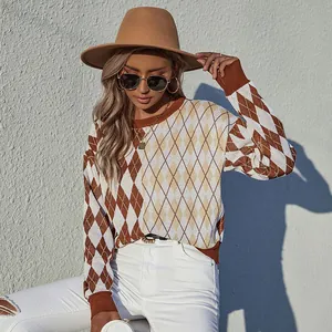 Maglione donna con motivo a rombi marrone e beige con girocollo e bordi a coste