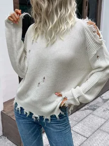 Pull blanc en maille vieillie avec épaules dénudées et style décontracté pour femmes chic