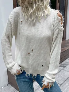 Pull en maille blanc pour femmes avec découpe à l'épaule et détails déchirés tendance