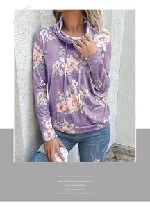Vue détaillée d'un sweat à capuche violet à imprimé fleuri avec cordon de serrage réglable