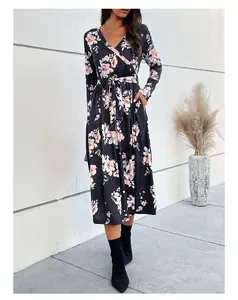 Detail of V-neck floral midi dress with waist tie and side pockets in black and pink