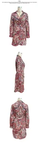 Dettaglio dell'abito a portafoglio a maniche lunghe con stampa paisley e scollo a V unico