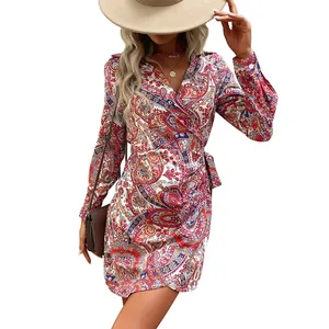Abito a portafoglio vintage con stampa paisley, maniche lunghe e scollo a V bohémien
