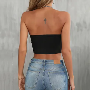 Sexy rückenfreies schwarzes Neckholder-Top mit Silberkette und Rippenstruktur