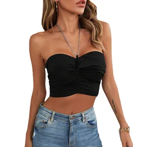 Damen Neckholder Crop Top in Schwarz mit Silberkette und geripptem Stoffgewebe