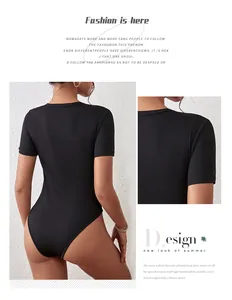 Detailopname van een zwarte geribbelde bodysuit met korte mouwen en gebreide stoftextuur