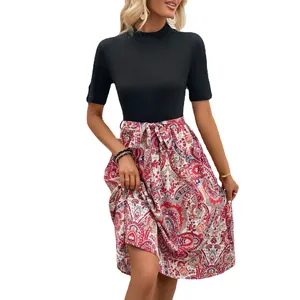 Robe style deux-pièces avec haut noir côtelé et jupe évasée à motif cachemire chic
