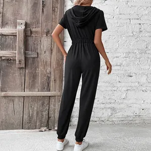 Combinaison noire femme à capuche et manches courtes avec taille élastique et bords-côtes