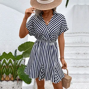 Robe Courte Décontractée à Rayures pour Femmes Col en V Manches Courtes Élégante Taille Haute Trapèze Volants Été Vacances
