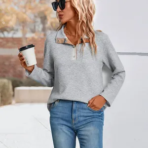 Quilted light gray sweatshirt with buttoned collar and stylish plaid inner lining