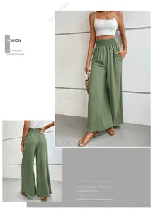 Détail du pantalon large vert à taille haute avec ceinture élastique froncée et texture