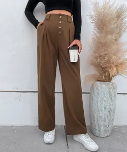 Détails du pantalon marron à taille haute avec boutons vintage et coupe large