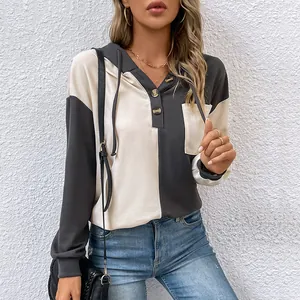 Felpa con cappuccio da donna in maglia a nido d'ape con contrasto colore e bottoni