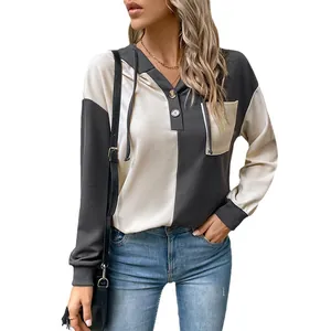 Felpa con cappuccio donna in maglia a nido d'ape con design bicolore e bottoni al collo