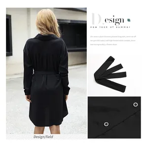 Détails d'une robe chemise française noire avec texture du tissu, ceinture et boutons fins