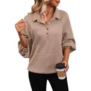 Haut à manches longues en maille gaufrée pour femme avec col polo boutonné et poche avant