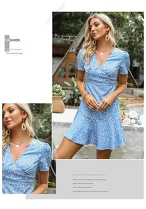 Gros plan sur robe courte à fleurs avec col en V et ourlet à volants féminin