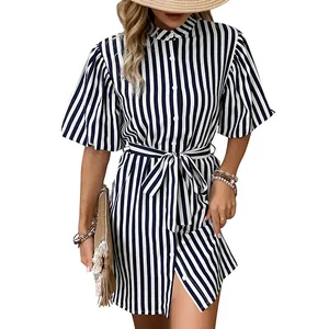 Robe chemise à rayures bleues avec ceinture et manches bouffantes pour un style décontracté