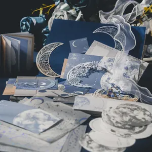 Set scrapbooking fasi lunari con carte traforate e adesivi glitterati per decoro fai da te