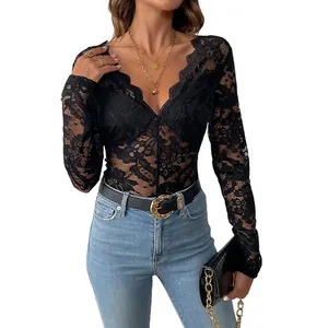 Sexeter schwarzer Langarm-Body aus Spitze mit V-Ausschnitt und floralen Mustern