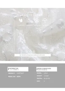 Détail du tissu de la combinaison en dentelle blanche avec motifs floraux ajourés