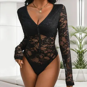 Body élégant en dentelle noire à manches longues avec col en V et boutons décoratifs