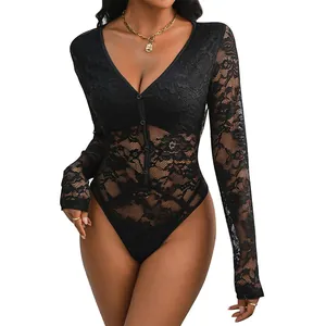 Body élégant en dentelle noire à manches longues avec col en V et broderies florales
