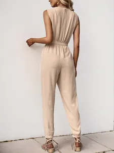 Vue arrière d'une combinaison sans manches beige avec fermeture éclair invisible au dos
