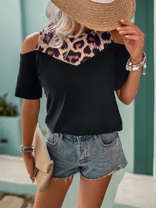 T-shirt estiva nera da donna con spalle scoperte e inserti leopardati a girocollo