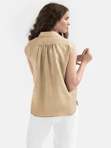 Women's sleeveless linen cotton shirt in khaki with pleated back and curved hemline